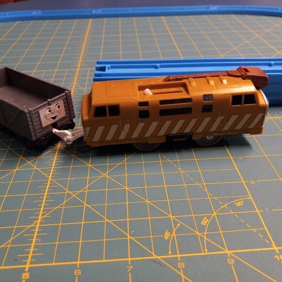 TOMY Diesel10 with Troublesome Truck and (4) pieces straight track - Picture 3 of 6